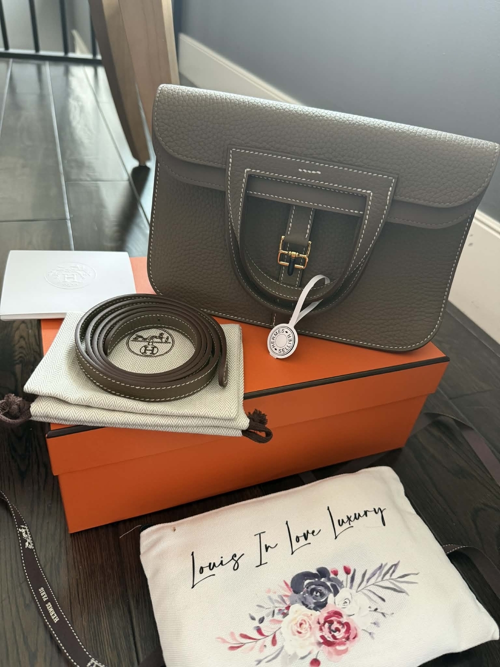 Hermes Halzan 25. New never worn. Comes full set.